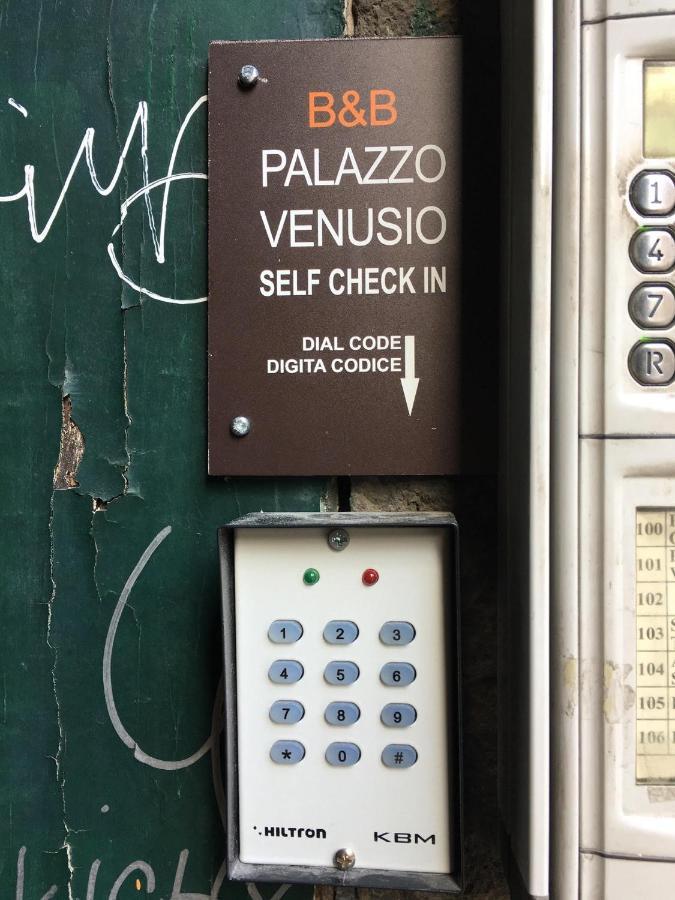 Bed and Breakfast Palazzo Venusio Nápoles Exterior foto