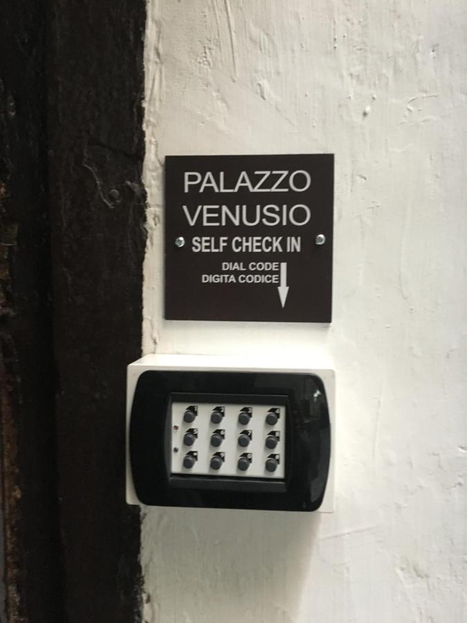 Bed and Breakfast Palazzo Venusio Nápoles Exterior foto